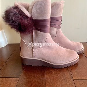 🩷 UGGS  Pink Winter Boot Size 5 for Women or Girls. Authentic Hologram